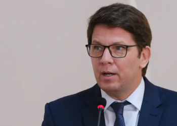 PF deflagra operação contra Mario Frias e produtora de “Dark Horse” em investigação sobre suposto desvio de recursos de emendas parlamentares.