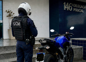 Guarda Civil Municipal flagra motociclista sem capacete e com sinais de embriaguez em Guarus. Caso ocorre em meio a aumento de acidentes e mortes no trânsito.
