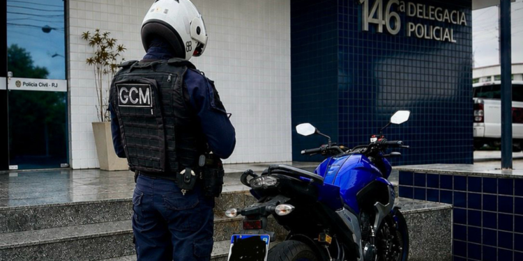 Guarda Civil Municipal flagra motociclista sem capacete e com sinais de embriaguez em Guarus. Caso ocorre em meio a aumento de acidentes e mortes no trânsito.