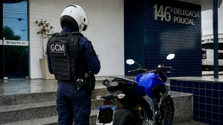 Guarda Civil Municipal flagra motociclista sem capacete e com sinais de embriaguez em Guarus. Caso ocorre em meio a aumento de acidentes e mortes no trânsito.