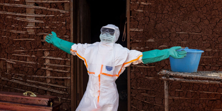 Hospitais da República Democrática do Congo sofreram ataques durante surto de ebola. Pacientes fugiram das áreas de isolamento e autoridades temem aumento da transmissão.