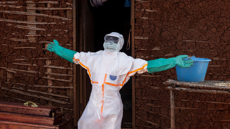 Hospitais da República Democrática do Congo sofreram ataques durante surto de ebola. Pacientes fugiram das áreas de isolamento e autoridades temem aumento da transmissão.