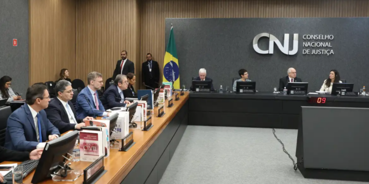 CNJ aprova regra que obriga tribunais a adotarem contracheque unificado para magistrados em todo o país.