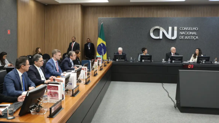 CNJ aprova regra que obriga tribunais a adotarem contracheque unificado para magistrados em todo o país.