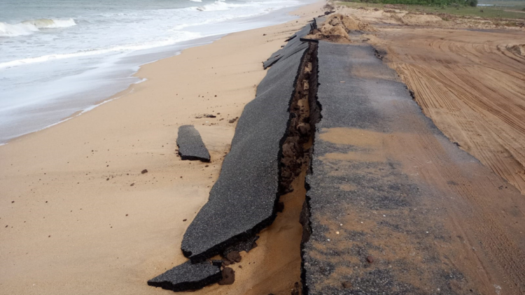 Defesa Civil intensifica ações em Farol de São Tomé após ressacas causarem impactos em trechos do litoral campista.