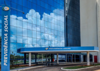 Erro no aplicativo Meu INSS permitiu exposição de milhões de CPFs; Dataprev afirma que já reforçou a segurança do sistema.