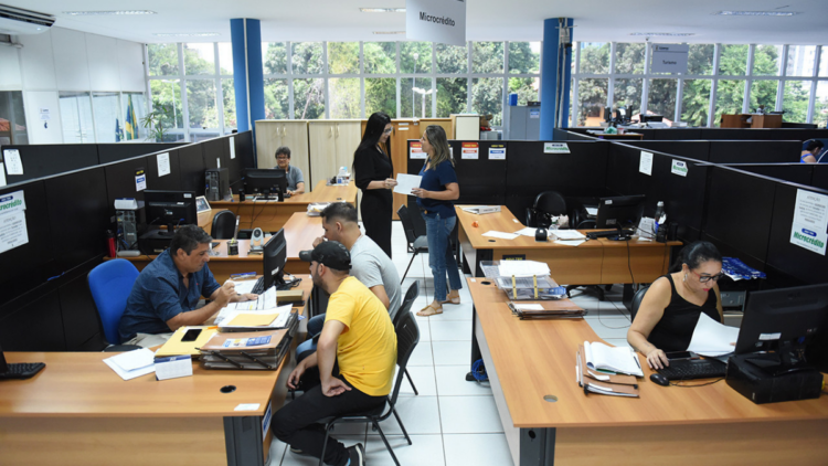 Programa de crédito do Fundecam em Campos oferece financiamento com juros de 2% ao ano para empreendedores informais e pequenos negócios.