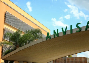 Anvisa determinou apreensão de produtos irregulares para emagrecimento e alertou sobre riscos de medicamentos sem registro no Brasil.