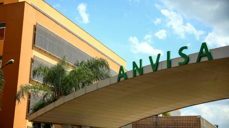 Anvisa determinou apreensão de produtos irregulares para emagrecimento e alertou sobre riscos de medicamentos sem registro no Brasil.