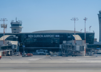 Diretor da aviação civil de Israel afirma que Aeroporto Ben Gurion foi impactado por operações militares e redução de voos civis.
