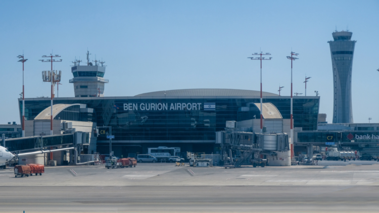 Diretor da aviação civil de Israel afirma que Aeroporto Ben Gurion foi impactado por operações militares e redução de voos civis.