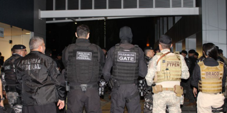 Operação da PF em 16 estados mira facções criminosas, tráfico de drogas, armas e lavagem de dinheiro em ação integrada.