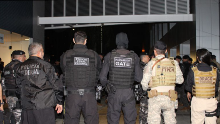 Operação da PF em 16 estados mira facções criminosas, tráfico de drogas, armas e lavagem de dinheiro em ação integrada.