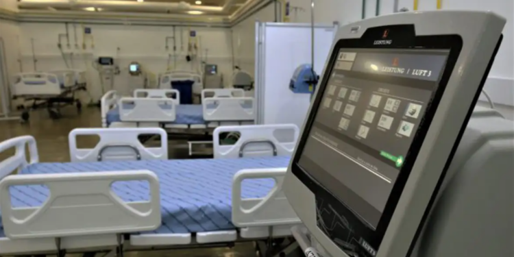 Estudo do CGI.br revela que 18% dos estabelecimentos de saúde no Brasil já utilizam inteligência artificial, principalmente na gestão hospitalar, diagnósticos e segurança digital.