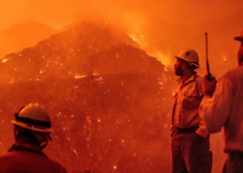 Pesquisadores monitoram a possível formação de um Super El Niño entre 2026 e 2027, que pode afetar o clima global com secas e chuvas extremas. 