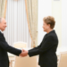 Vladimir Putin recebe Dilma Rousseff em Moscou durante encontro do Banco dos BRICS. Agenda inclui debates sobre inovação, inteligência artificial e financiamento global.