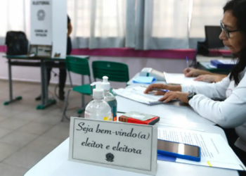 Justiça Eleitoral abre inscrições para mesários voluntários das eleições de 2026. Cadastro pode ser feito pelo aplicativo e-Título ou nos sites dos TREs 