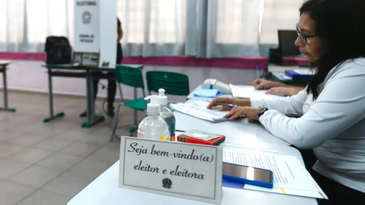 Justiça Eleitoral abre inscrições para mesários voluntários das eleições de 2026. Cadastro pode ser feito pelo aplicativo e-Título ou nos sites dos TREs 
