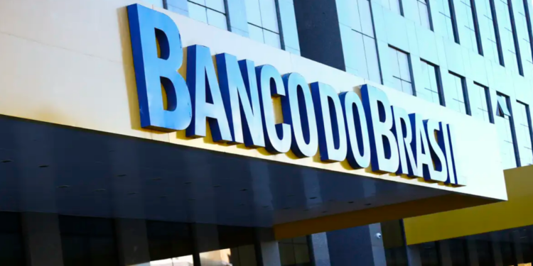 O Banco do Brasil registrou queda de 54% no lucro líquido no primeiro trimestre de 2026, impactado pelo aumento da inadimplência no agronegócio. Banco também revisou para baixo a projeção de lucro anual.