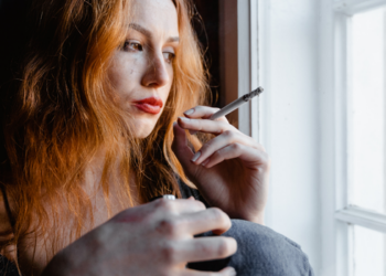 Cigarros com sabor preocupam autoridades por facilitar a iniciação ao tabagismo entre adolescentes e jovens.