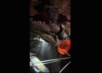 Equipes internacionais atuam no resgate de cinco pessoas presas em caverna inundada no Laos.
