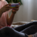 Projeto de lei em tramitação na Alerj quer ampliar a conscientização sobre estupro virtual e crimes cibernéticos contra crianças e adolescentes nas escolas do Rio de Janeiro.