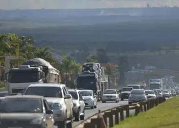  Feriado de Corpus Christi deve movimentar milhões de veículos nas estradas e quase 1 milhão de passageiros nos aeroportos do Brasil, segundo estimativas oficiais.