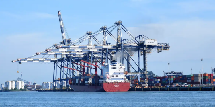 Empresas impactadas por tarifas dos EUA e conflitos no Oriente Médio terão acesso facilitado ao Plano Brasil Soberano após mudança nas regras.