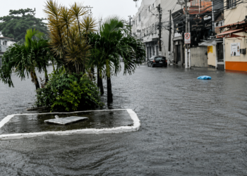 Macaé registrou cerca de 85 mm de chuva nesta terça-feira, volume acima do previsto para 24 horas. Defesa Civil monitora ocorrências e alerta para instabilidade.