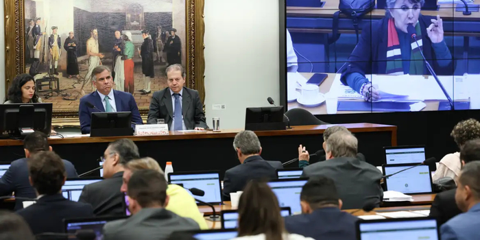 Proposta para reduzir idade de responsabilização criminal avança na Câmara dos Deputados