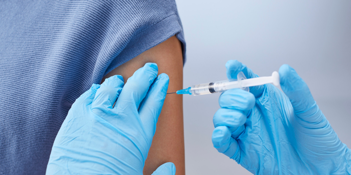 População voltou a procurar o Centro de Imunização de Campos após reabertura da unidade para vacinação contra gripe, Covid-19 e outras doenças.