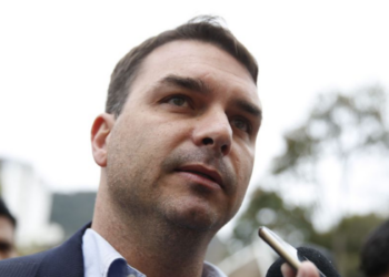 Senador afirma que apuração da Polícia Civil de São Paulo não tem relação com o longa-metragem e cobra investigação técnica sobre contrato de internet em comunidades.