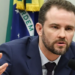 Lula determina estudo sobre possíveis impactos econômicos após os EUA classificarem PCC e Comando Vermelho como organizações terroristas.