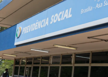 INSS reforça alerta contra golpes da Prova de Vida e orienta aposentados e pensionistas a não fornecerem dados pessoais fora dos canais oficiais.