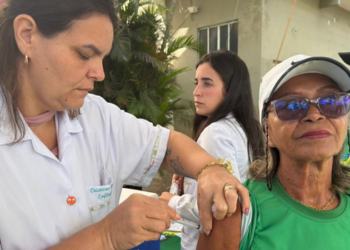 Carapebus promove campanha de vacinação e reforça importância da prevenção com ação na Praça Frei Baltazar