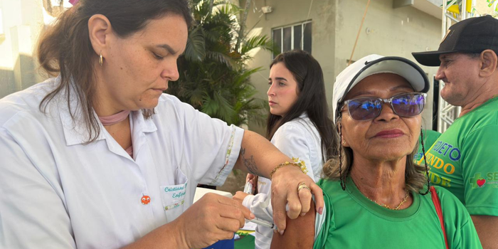Carapebus promove campanha de vacinação e reforça importância da prevenção com ação na Praça Frei Baltazar