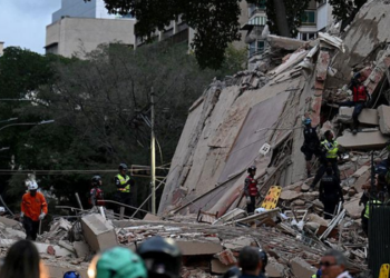 Brasil organiza retorno de 15 brasileiros que estavam em Caracas após terremotos na Venezuela. FAB reforça missão humanitária no país vizinho.