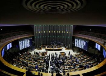 STF discute súmula para conter pautas-bomba no Congresso. Governo calcula impacto de R$ 111 bilhões por ano nas contas públicas.