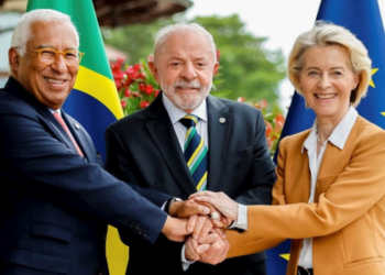 Lula se reúne com Ursula von der Leyen e António Costa na França e discute restrições da União Europeia a produtos brasileiros.