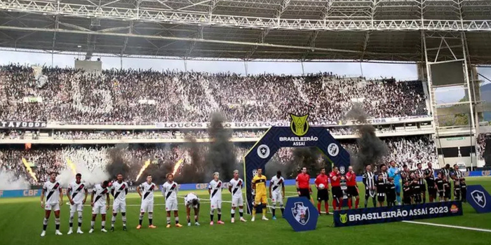 Botafogo aguarda definições nos bastidores antes de avançar na janela de transferências.