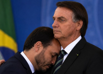 Bolsonaro terá medicações reajustadas e fará exames após piora relatada por Michelle Bolsonaro nas redes sociais.