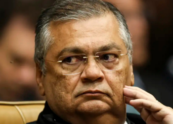 Flávio Dino manteve remoção de posts ofensivos de Sargento Salazar contra David Almeida, mas liberou o uso do bordão “nunca será”.