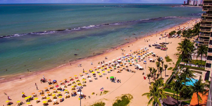 Novos ataques de tubarão no litoral do Recife reacendem debate sobre fatores ambientais, mudanças costeiras e segurança de banhistas em Pernambuco.