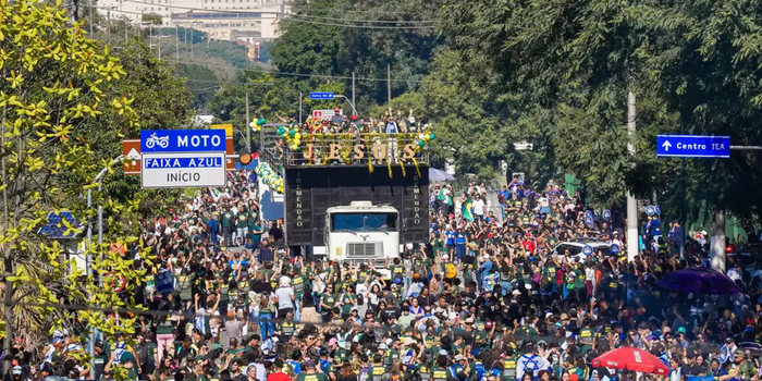 Marcha para Jesus reúne milhares de fiéis em São Paulo com caminhada, apresentações musicais e participação de autoridades. Evento é um dos maiores encontros cristãos do país.
