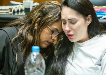 Monique Medeiros deixa presídio no Rio após receber perdão judicial no caso Henry Borel. Ministério Público anuncia recurso contra a decisão do Tribunal do Júri.
