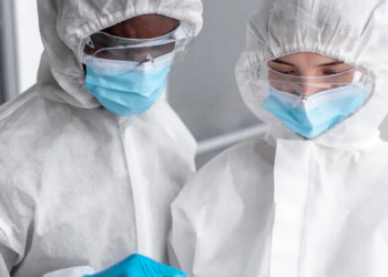 Autoridades brasileiras descartaram mais um caso suspeito de Ebola no país. Paciente atendido no Rio Grande do Sul foi diagnosticado com malária após viagem à África.