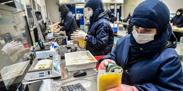 Câmara dos Deputados aprova projeto que autoriza a compra direta de medicamentos da Hemobrás pelo SUS, sem licitação, quando a estatal for a única fabricante no Brasil.