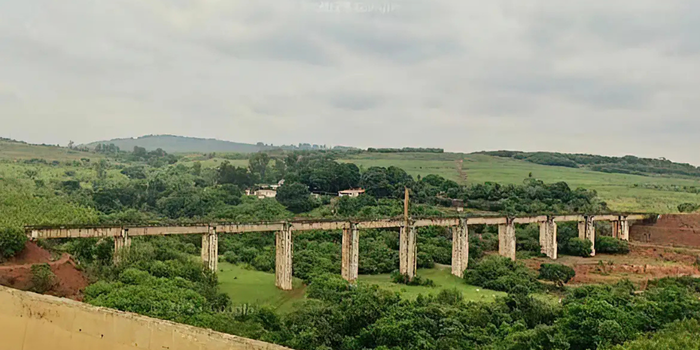 Prefeitura de Limeira inicia bloqueio da Ponte do Esqueleto após morte de jovem durante salto de rope jump. União estuda novas barreiras e reforço na fiscalização.