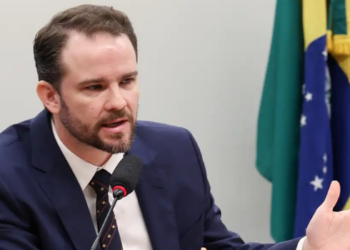 Ministro da Fazenda, Dario Durigan, reúne-se com ministros do STF para discutir mecanismos de controle sobre projetos de grande impacto fiscal e criação de súmula sobre responsabilidade orçamentária.