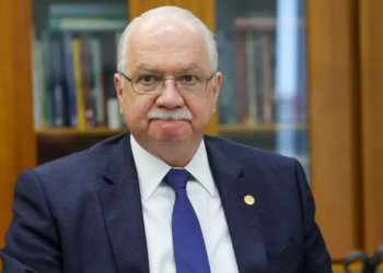 STF pretende concluir julgamento sobre supersalários ainda em junho. Edson Fachin propõe regras de transição e reforço da transparência no Judiciário.